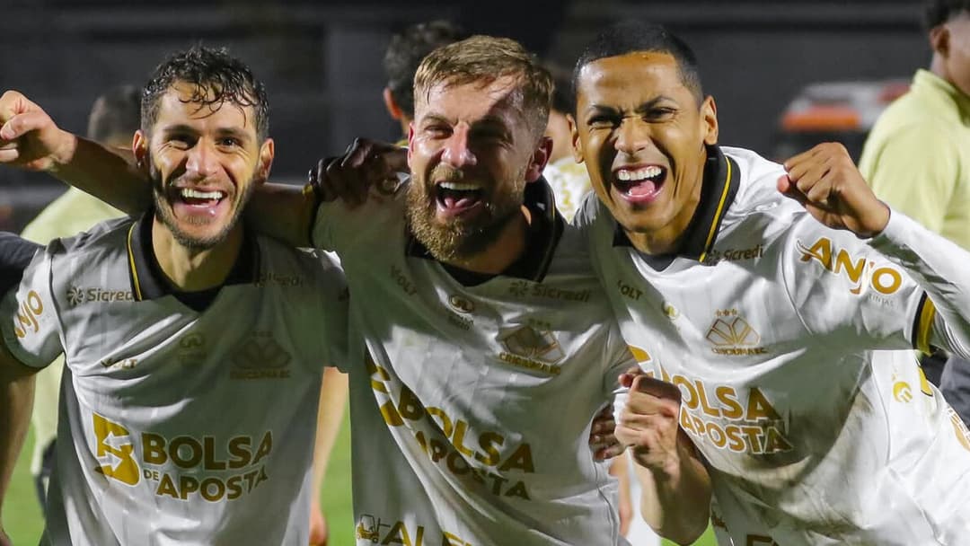 Criciúma assume liderança da Série B após vitória dramática contra a Ponte Preta