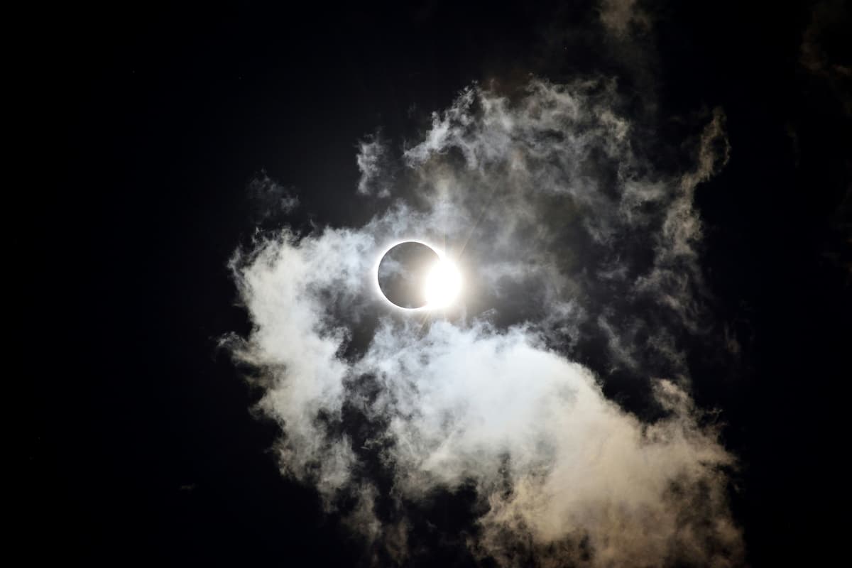 Eclipse solar total tem transmissão ao vivo nesta quarta