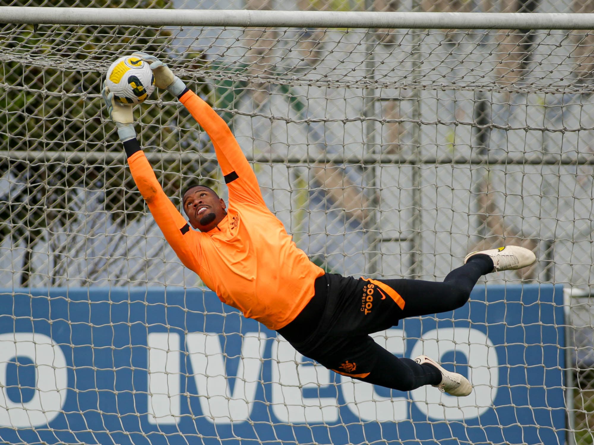 Eliminação do Corinthians para o Internacional na Copa do Brasil tem provocação de Carlos Miguel e revolta da torcida