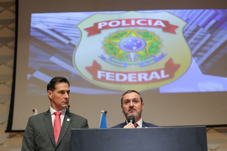 Mendonça afasta Andrei Rodrigues do comando da PF e manda investigar dossiês sobre autoridades