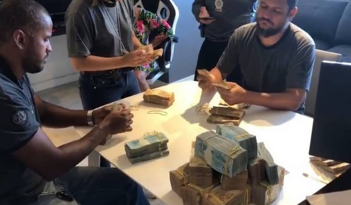 Polícia apreende passaporte e R$ 473 mil em dinheiro de Nego do Borel