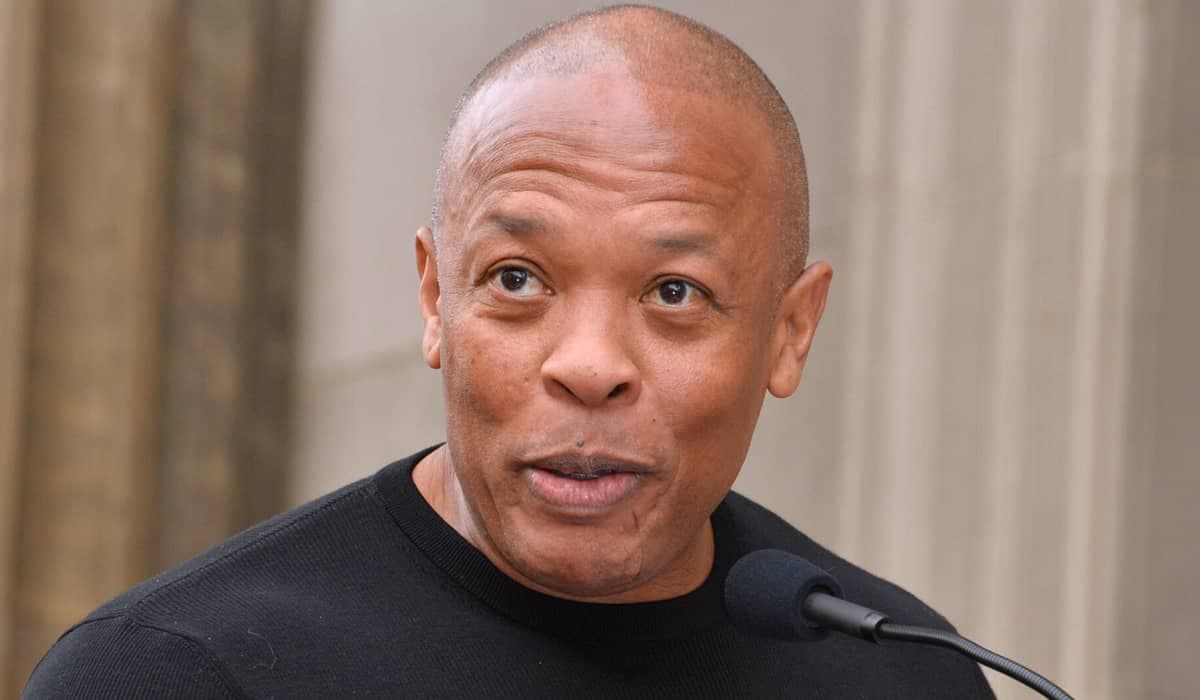 Dr. Dre é internado com aneurisma cerebral, mas tranquiliza fãs: 'estou bem'