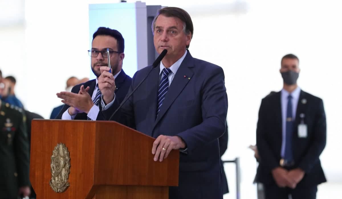Bolsonaro ameaça força total para editar decreto contra as restrições na pandemia
