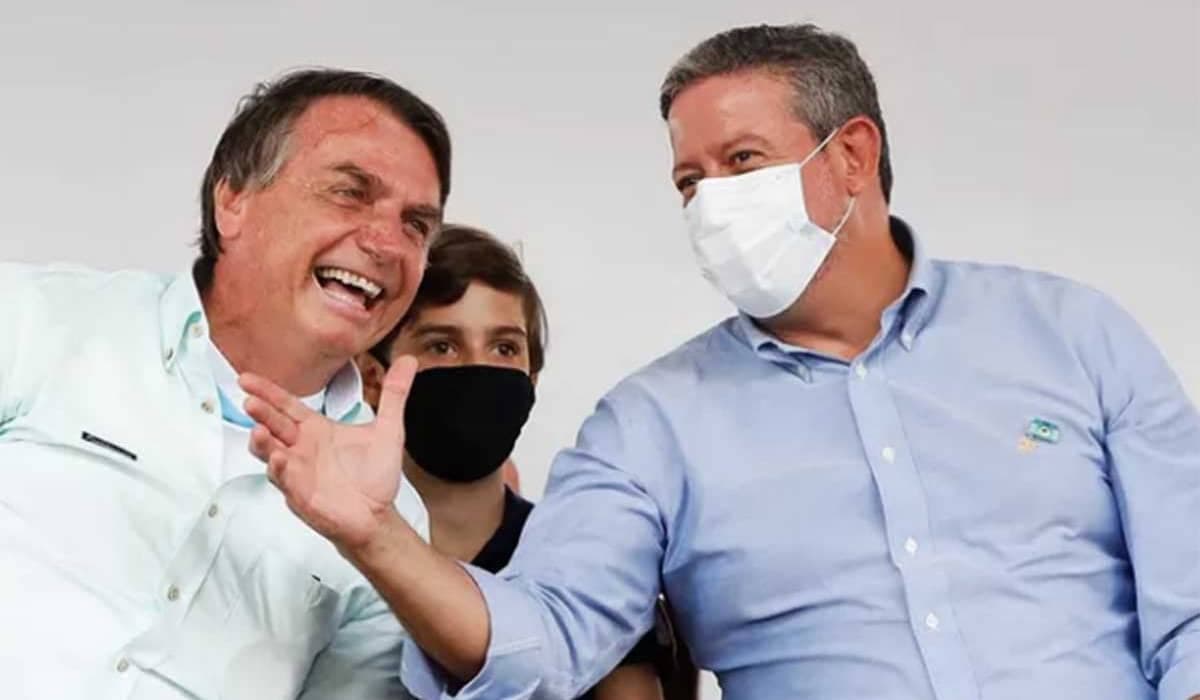 Arthur Lira ignora 'superpedido' de Impeachment de Bolsonaro e ironiza CPI da Covid