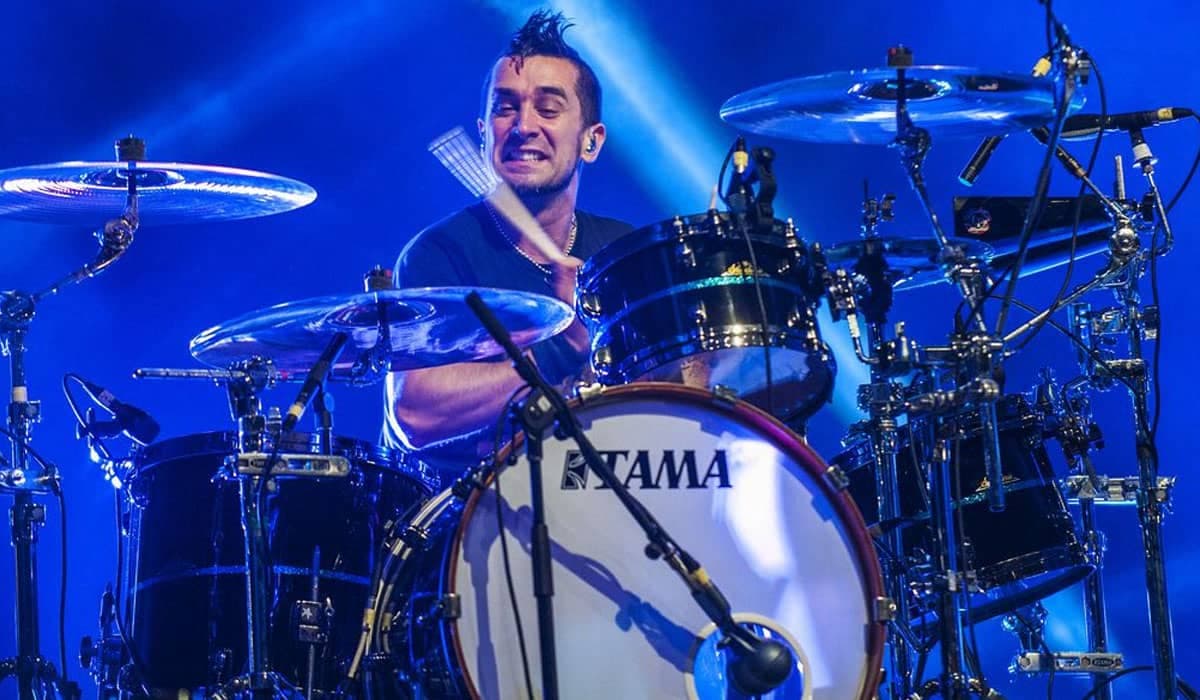 Baterista do Offspring é demitido por não tomar vacina contra Covid-19