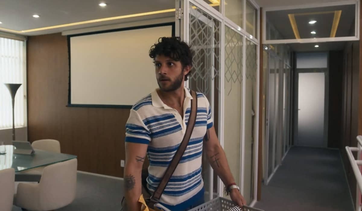 Ari vira entregador de pizza após doutorado em Travessia