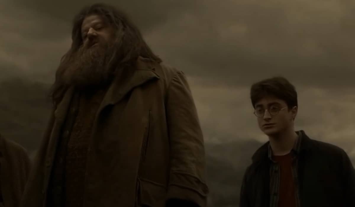 Daniel Radcliffe presta homenagem a Robbie Coltrane