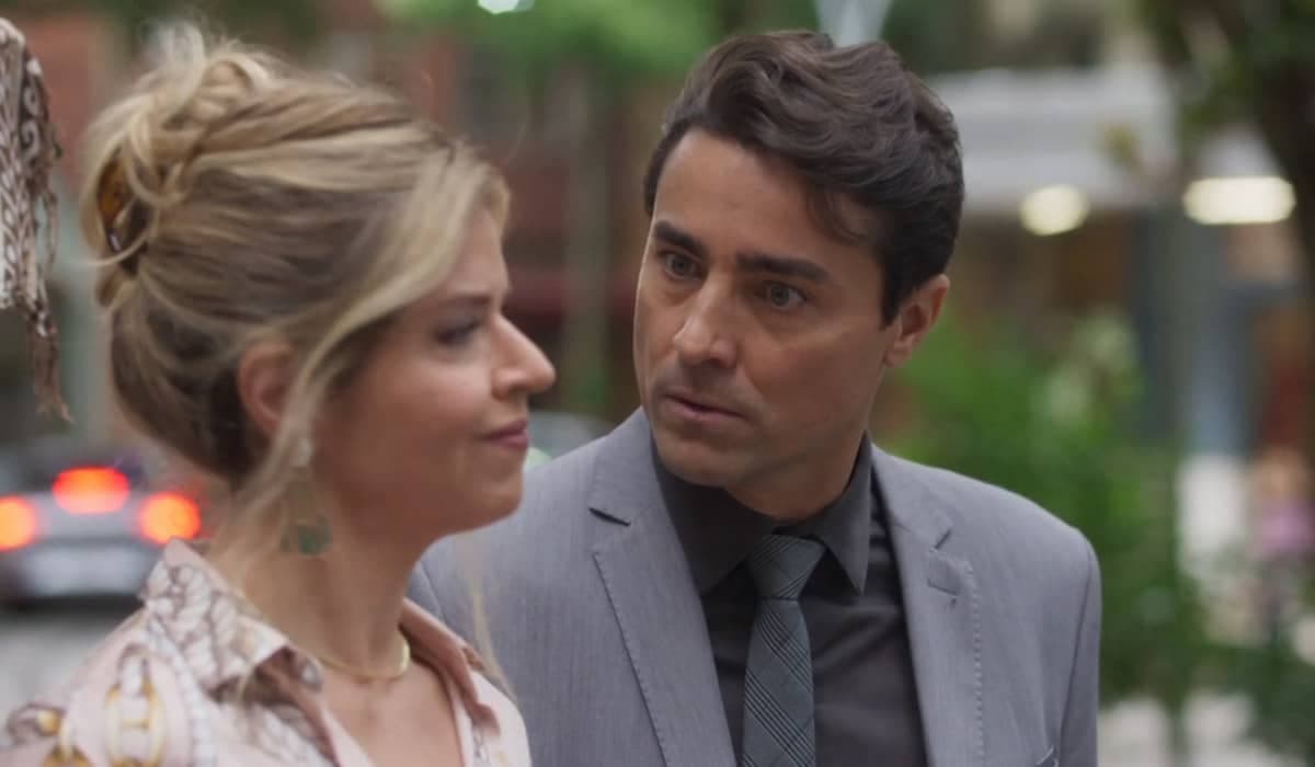 Danilo cai na armação de Rebeca em Cara e Coragem