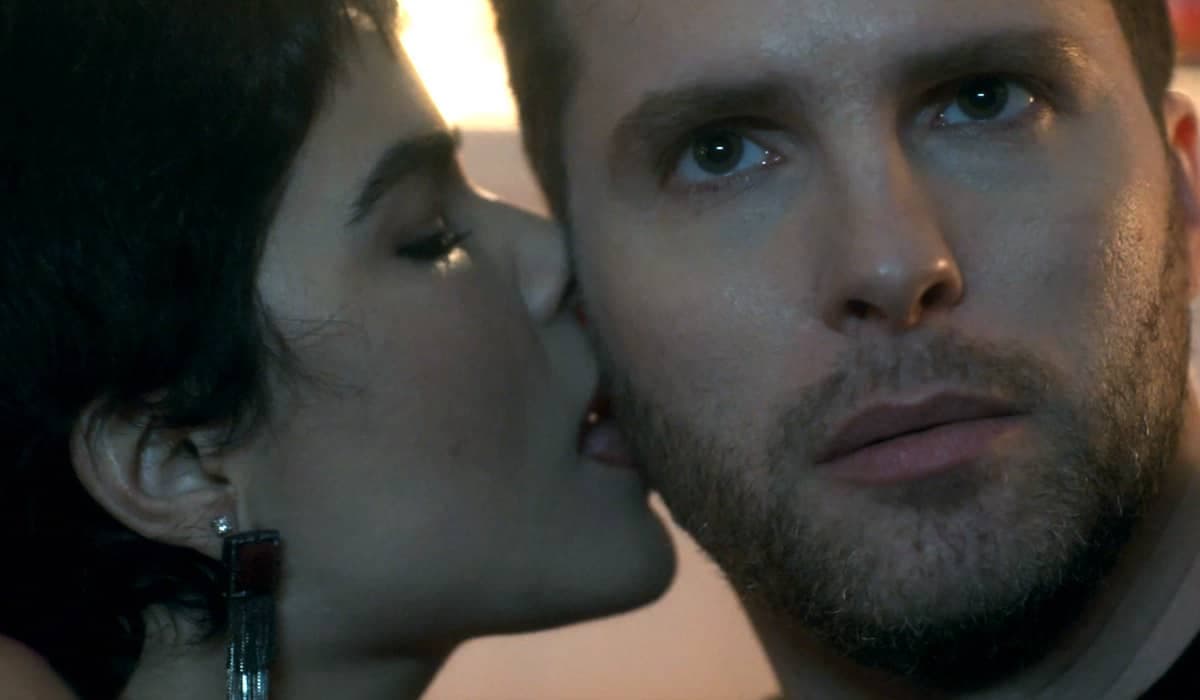 Leonor tenta seduzir Caíque em Angra, mas fica na mão em Travessia