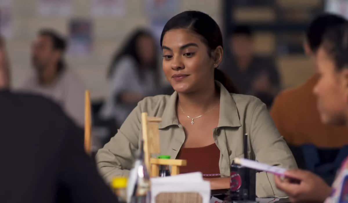 Jenifer sofre preconceito na faculdade em Vai na Fé