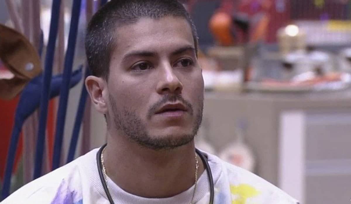 Arthur Aguiar escapa do paredão BBB 22 com folga, diz enquete