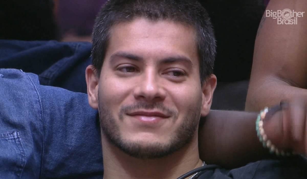 Arthur Aguiar domina sites de apostas para ganhar o BBB 22