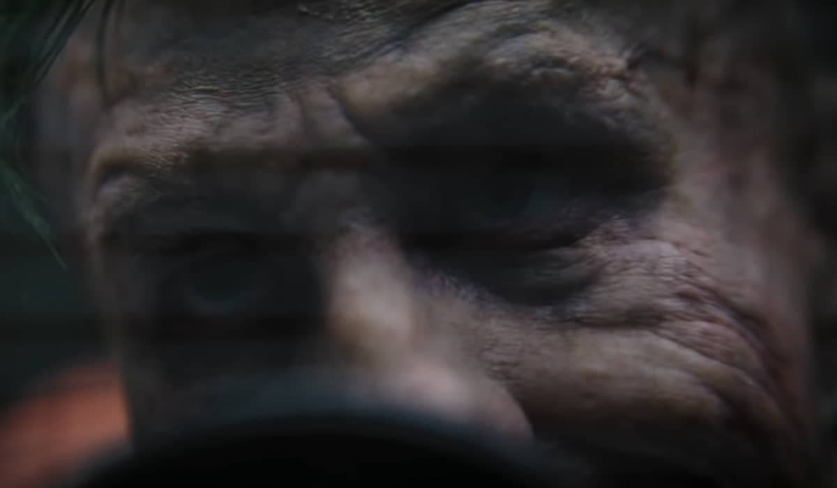 Visual do Coringa assusta os fãs em cena deletada de 'The Batman'