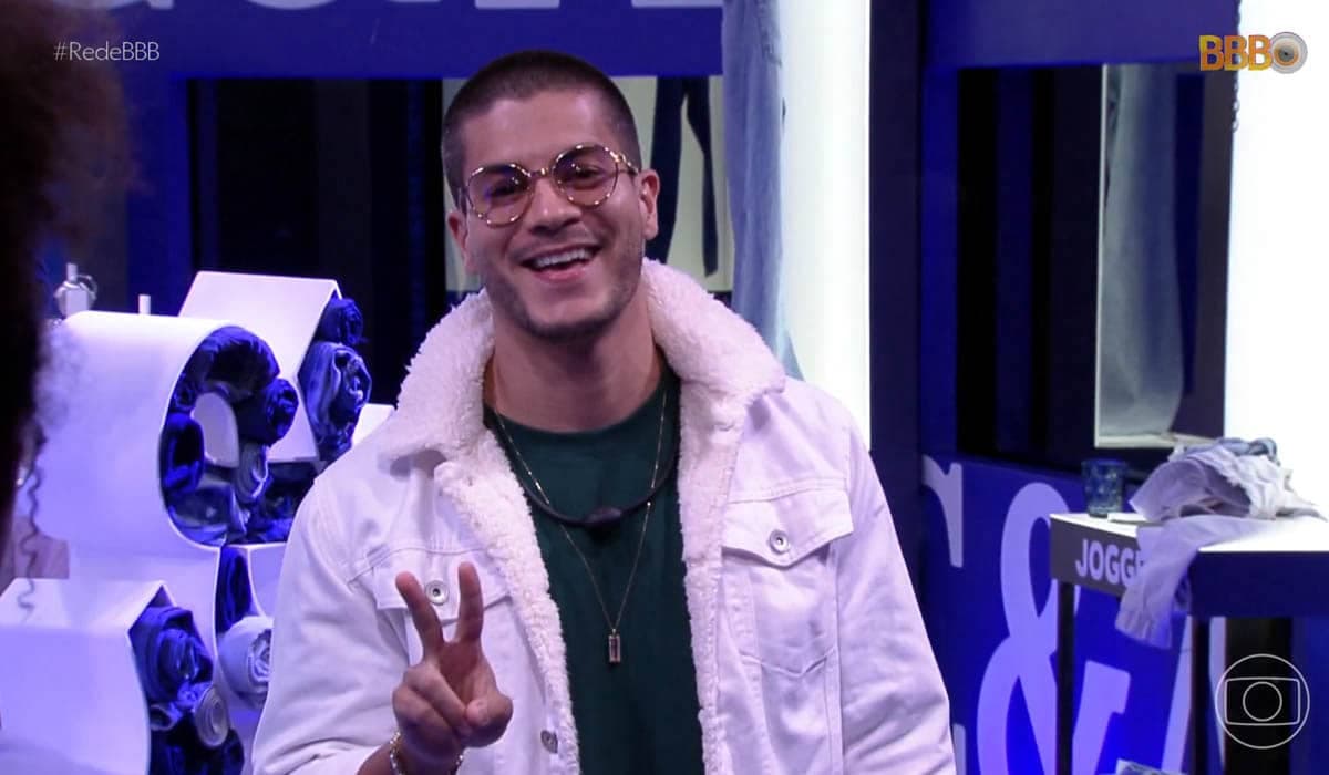 Fãs de Arthur Aguiar acusam Globo de manipular BBB 22 a favor de Lina