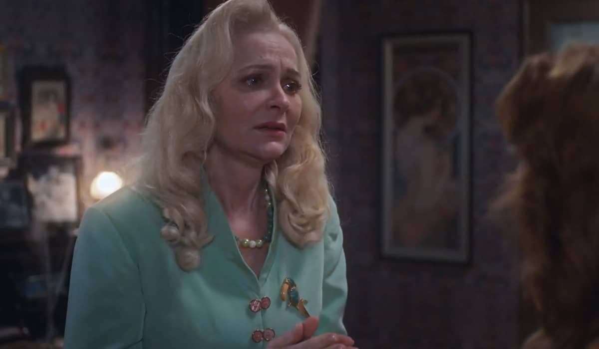 Julinha se rende ao vício e perde dinheiro doado em Além da Ilusão