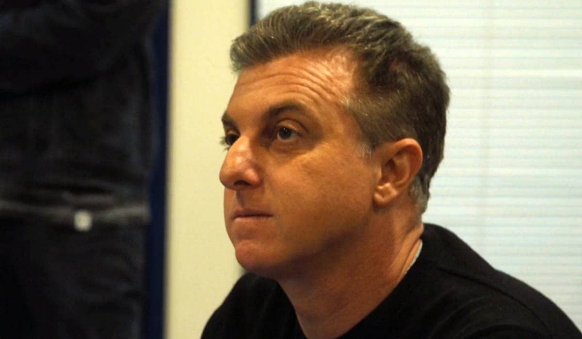 Globo tenta erguer Domingão com documentário sobre Luciano Huck