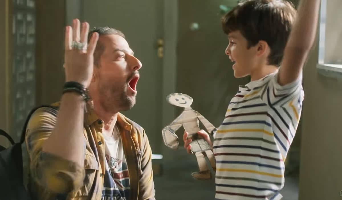 Moa arrisca a vida pelo filho em Cara e Coragem; Resumo da novela