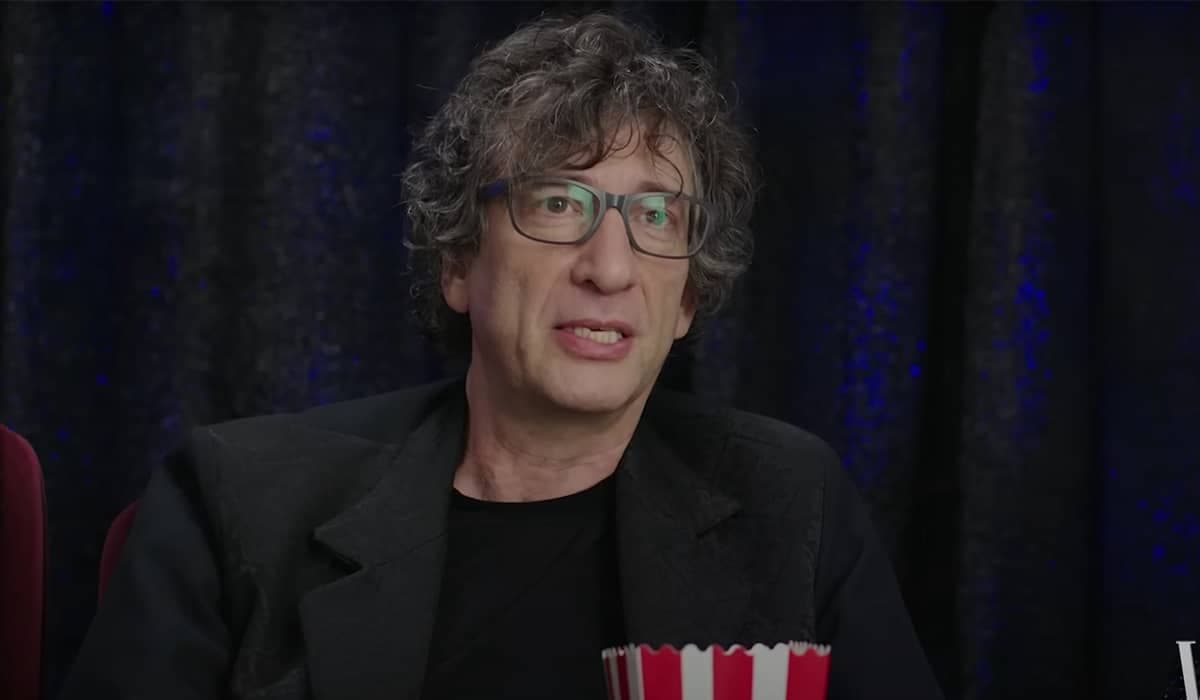 Neil Gaiman elogia edições de Sandman no Brasil: 'Melhores que os americanos'
