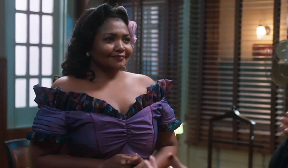 Emília se emociona ao deixar prisão em Além da Ilusão