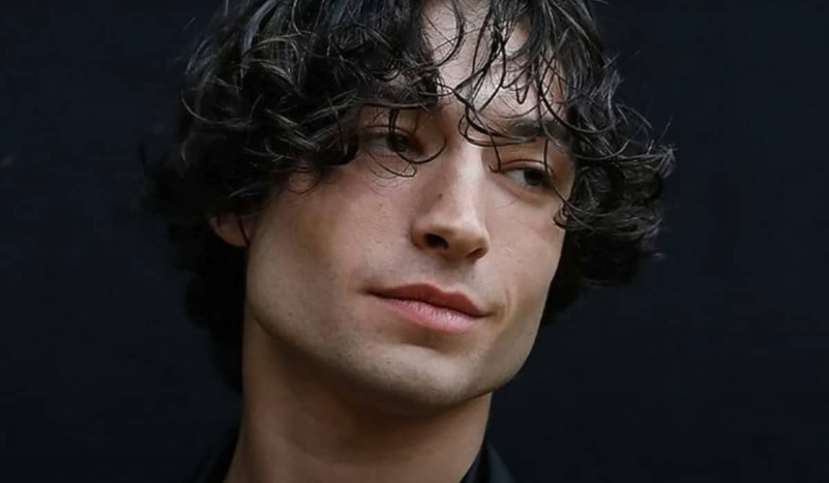 Warner Bros. pondera destino de 'The Flash' após novas polêmicas de Ezra Miller