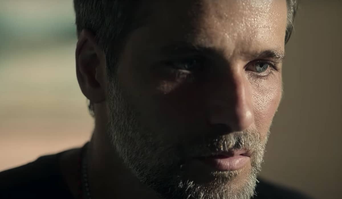 Bruno Gagliasso precisou se afastar da família para gravar Santo