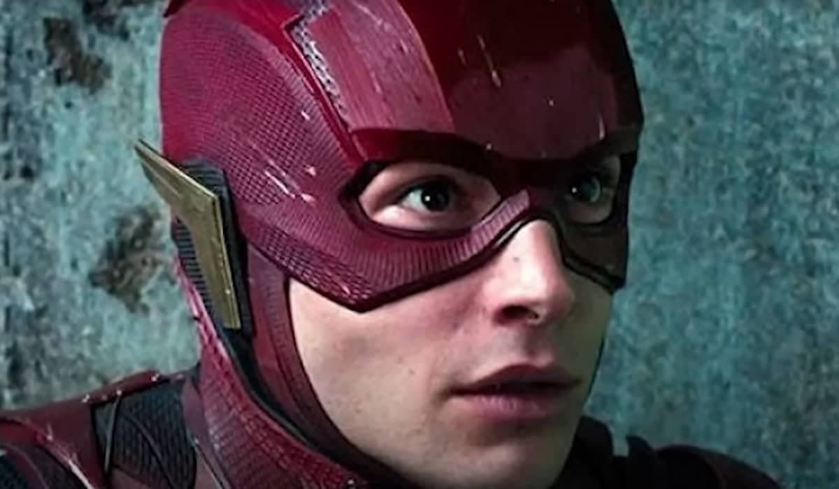 De novo? Ezra Miller é acusado de roubo em Vermont