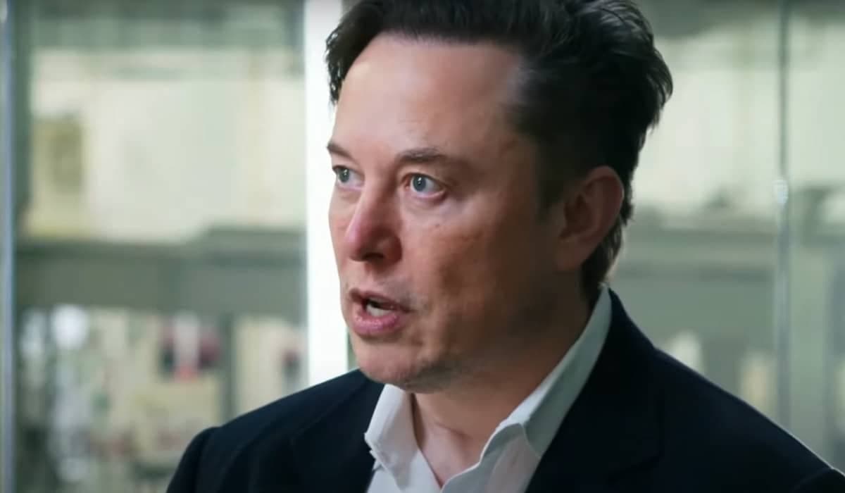 Acionistas do Twitter aprovam venda da plataforma para Elon Musk