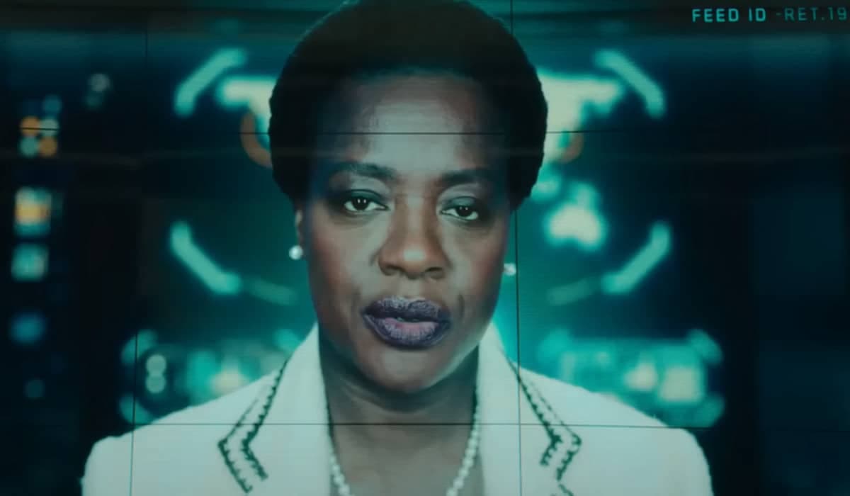 'Adão Negro': Novo trailer mostra retorno de Amanda Waller, de 'Esquadrão Suicida'