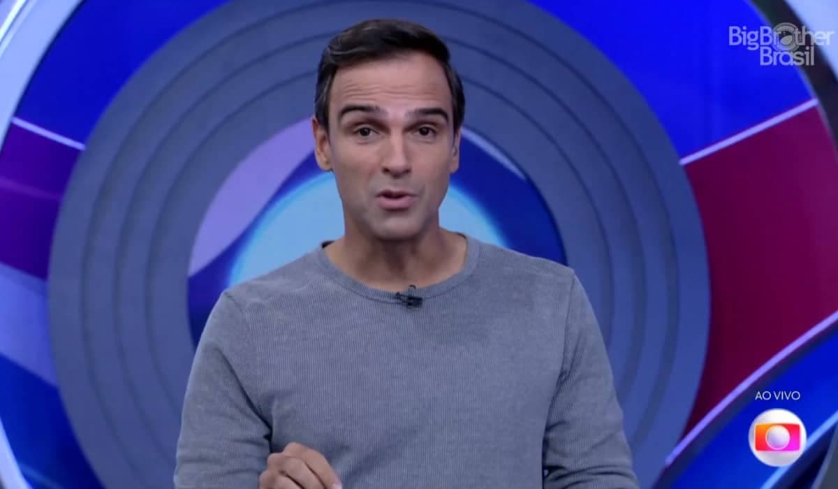 Tadeu Schmidt invade Travessia com detalhes sobre a casa de vidro do BBB 23