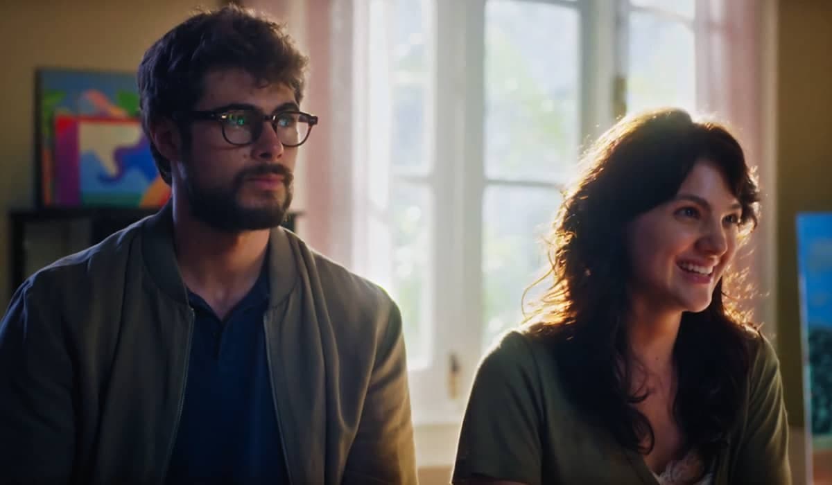 Petra desabafa com Hélio sobre desconfiança com Agatha em Terra e Paixão