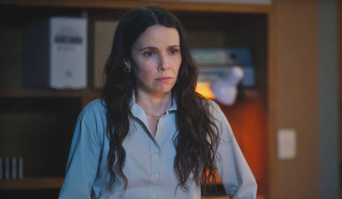 Lucinda assume a presidência da cooperativa logo após o casamento em Terra e Paixão