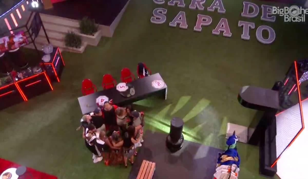 Festa do líder no BBB 23 leva Cara de Sapato às lágrimas com o tema 'Luta'