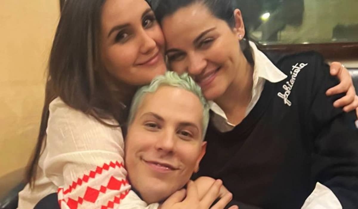 Integrantes do RBD mostram bastidores em estúdio e fãs explodem a internet