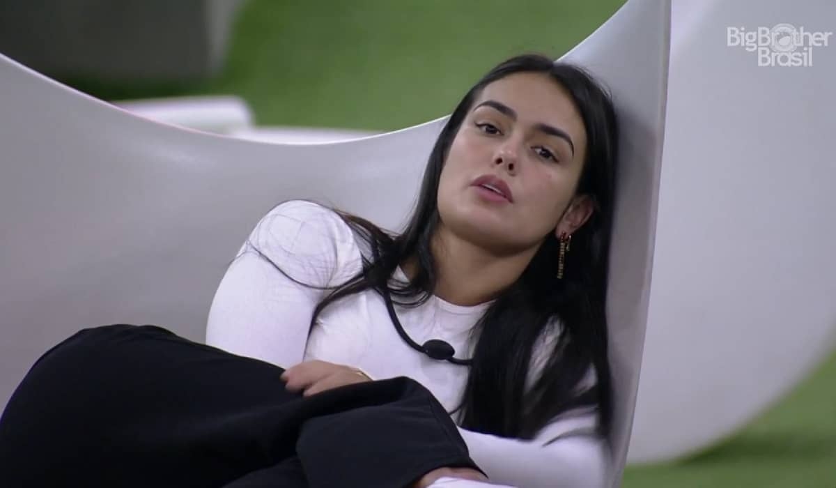 Se sentindo ameaçada no BBB 23, Larissa busca reafirmar alianças para fugir do paredão