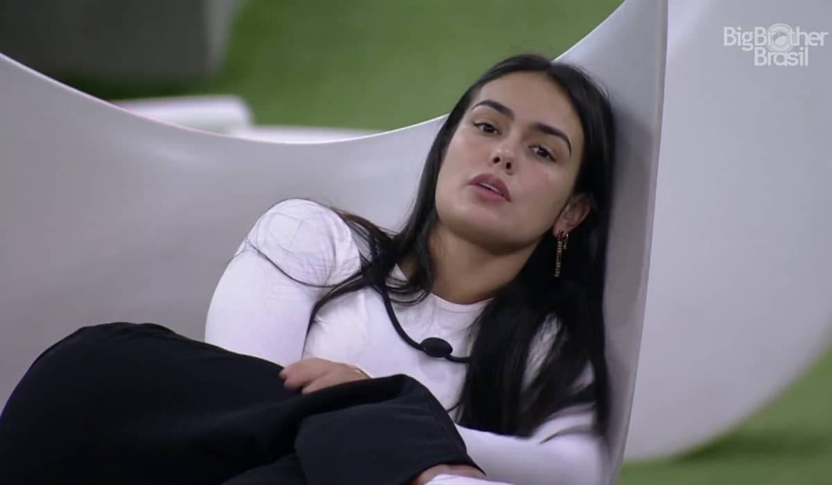 Se sentindo ameaçada no BBB 23, Larissa busca reafirmar alianças para fugir do paredão