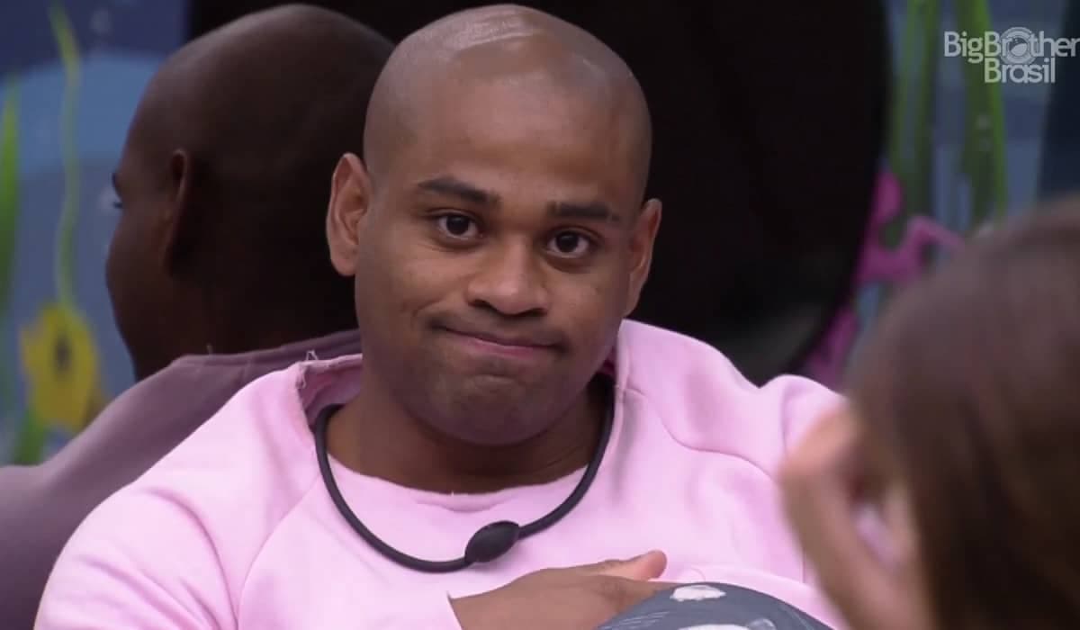 Cezar Black critica dinâmica do BBB 23: "tá chato, hein?!"