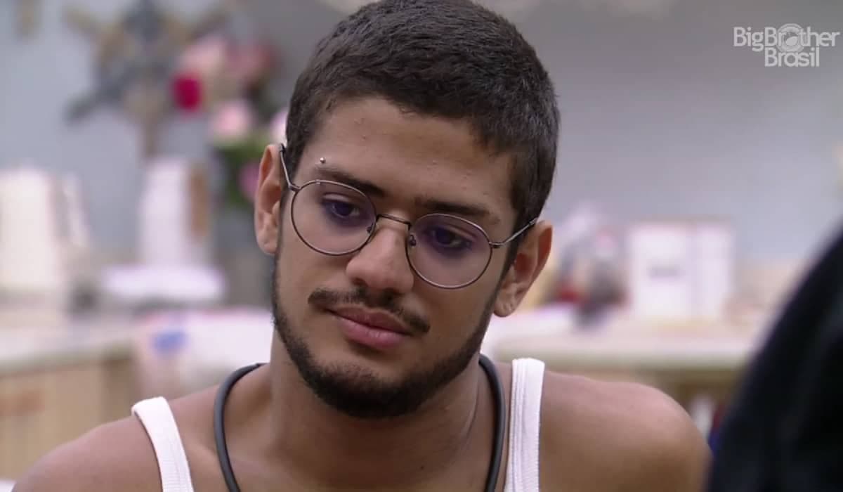 Gabriel assume posto de ‘arregão’ do BBB 23 e desiste de puxar Larissa no paredão