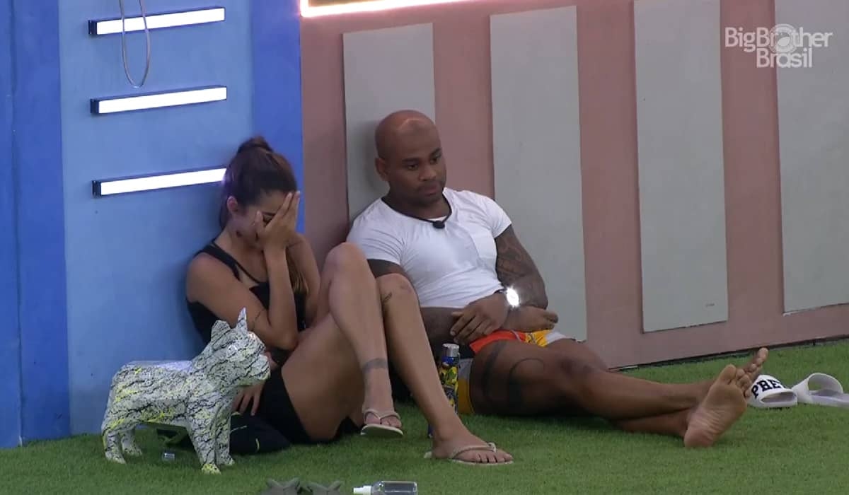 Brothers criam a própria prova de resistência e acampam embaixo do Big Fone no BBB 23