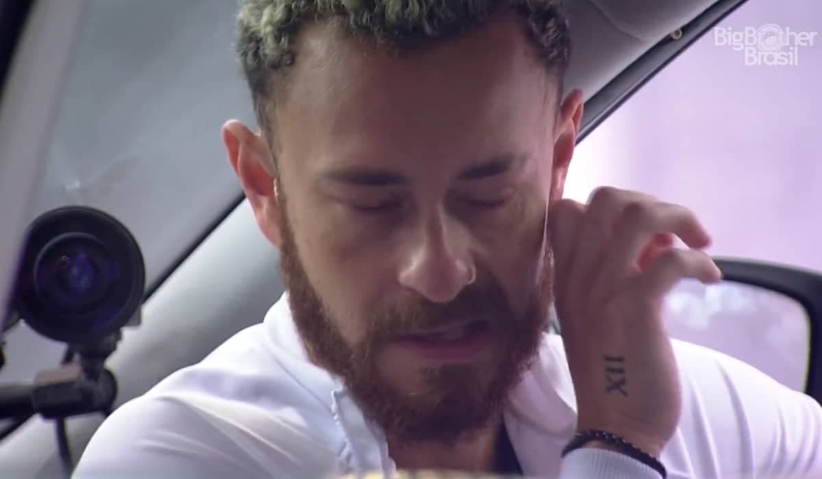 Chorando, Fred tenta colocar “pingos nos is” no Quarto Branco do BBB 23