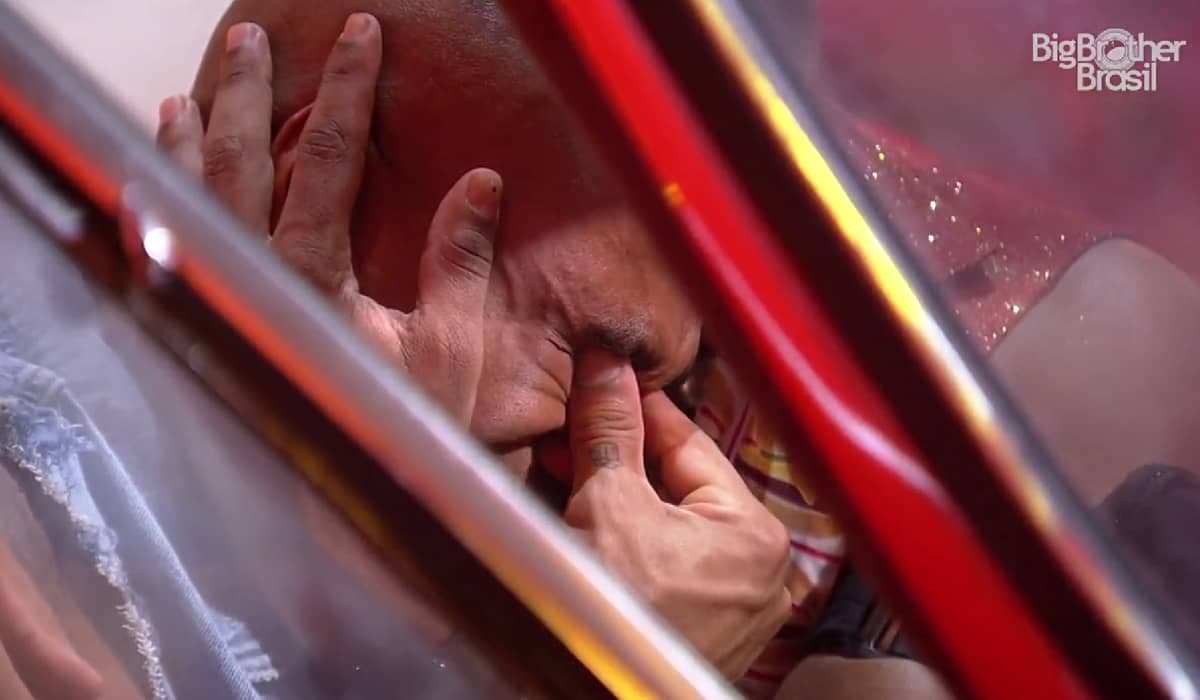 Cezar Black deixa festa de lado para se lamentar no BBB 23: ‘não sou prioridade’