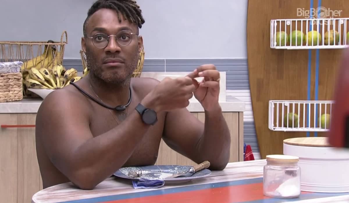 Fundo do Mar pensa em tática ousada para fazer adversárias perderem estalecas no BBB 23