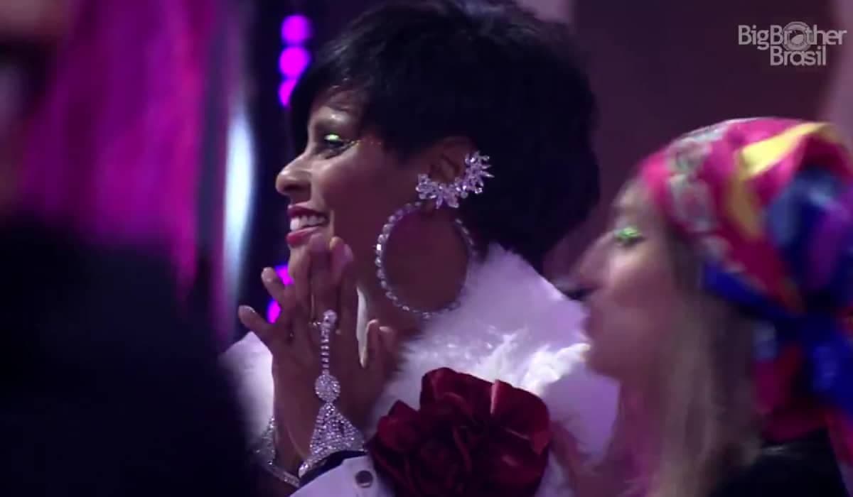 Com tema ‘Anos 2000’, Aline marca última festa do líder do BBB 23