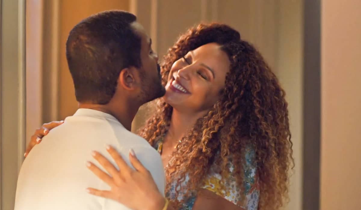 Ben surpreende Sol com pedido de casamento relâmpago em Vai na Fé