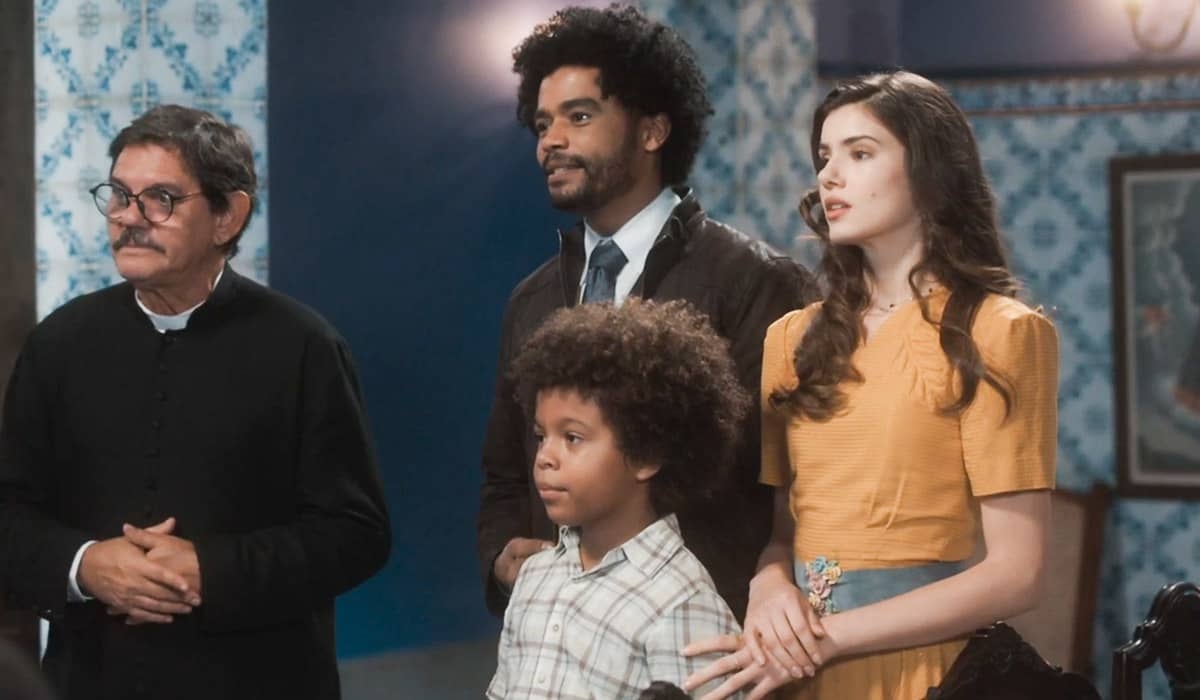 Marcelino pede para ser adotado por Marê e Orlando em Amor Perfeito