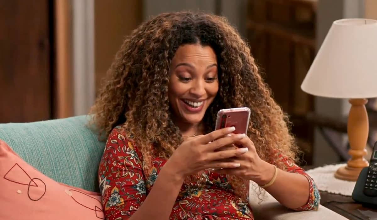 Sol comemora convite para participar de show importante em Vai na Fé