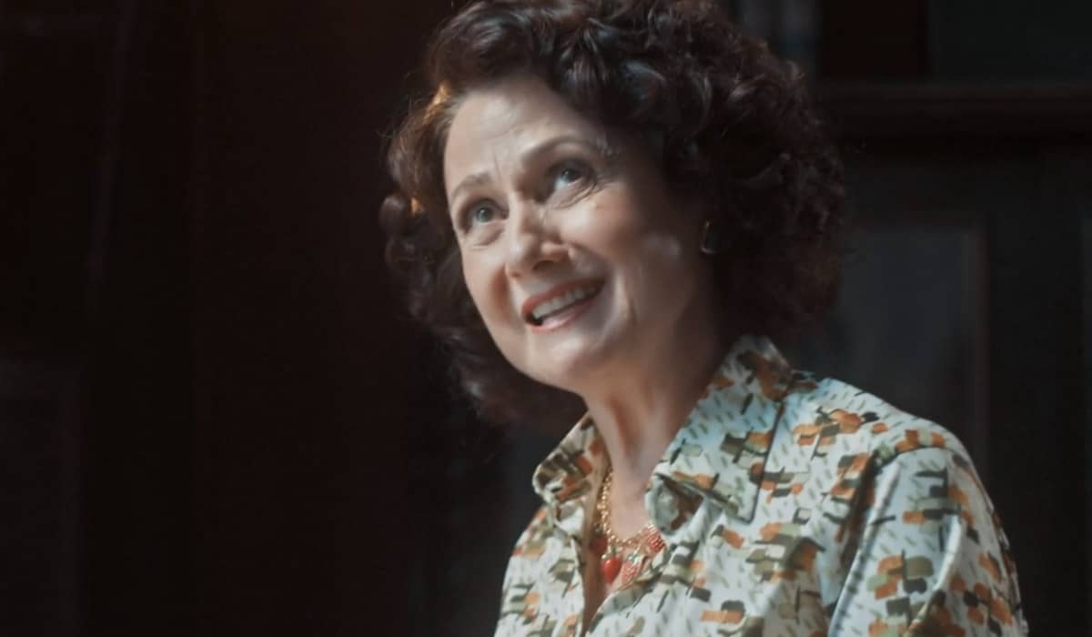 Cândida arruma as malas, sai de casa e pode concorrer à prefeitura em Amor Perfeito