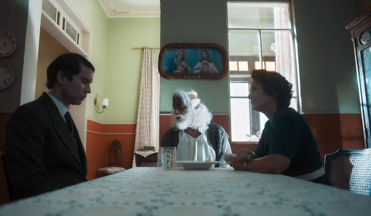 Hermínia morre, e Tadeu decide levar Leonel à Irmandade em Amor Perfeito