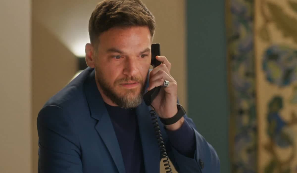 Theo vira um completo fracassado no final de Vai na Fé