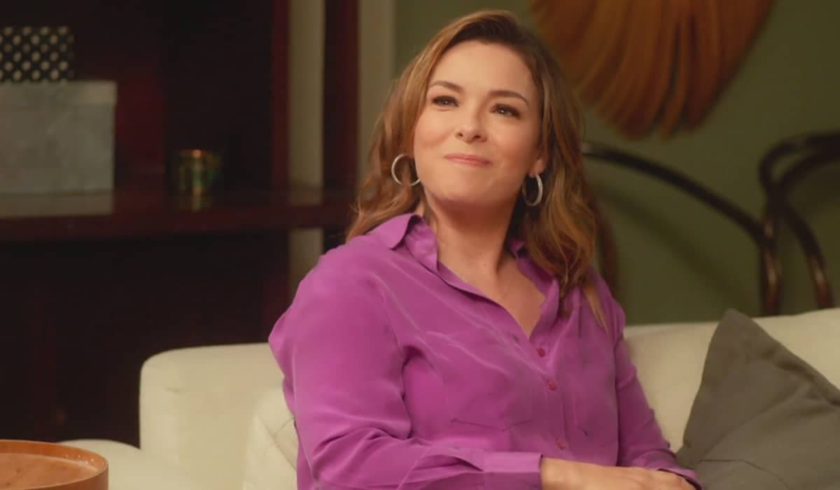 Clara recupera seu dinheiro e o controle da empresa no final de Vai na Fé