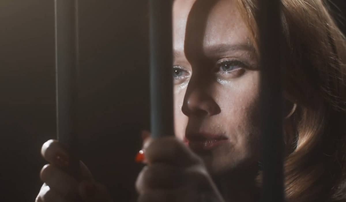 Gilda usa estratégia traiçoeira para fugir da prisão em Amor Perfeito